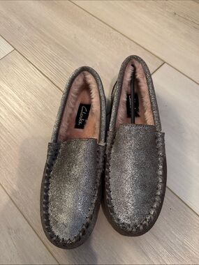 Clarks Silver Glitter Faux-Fur Moccasin Slippers